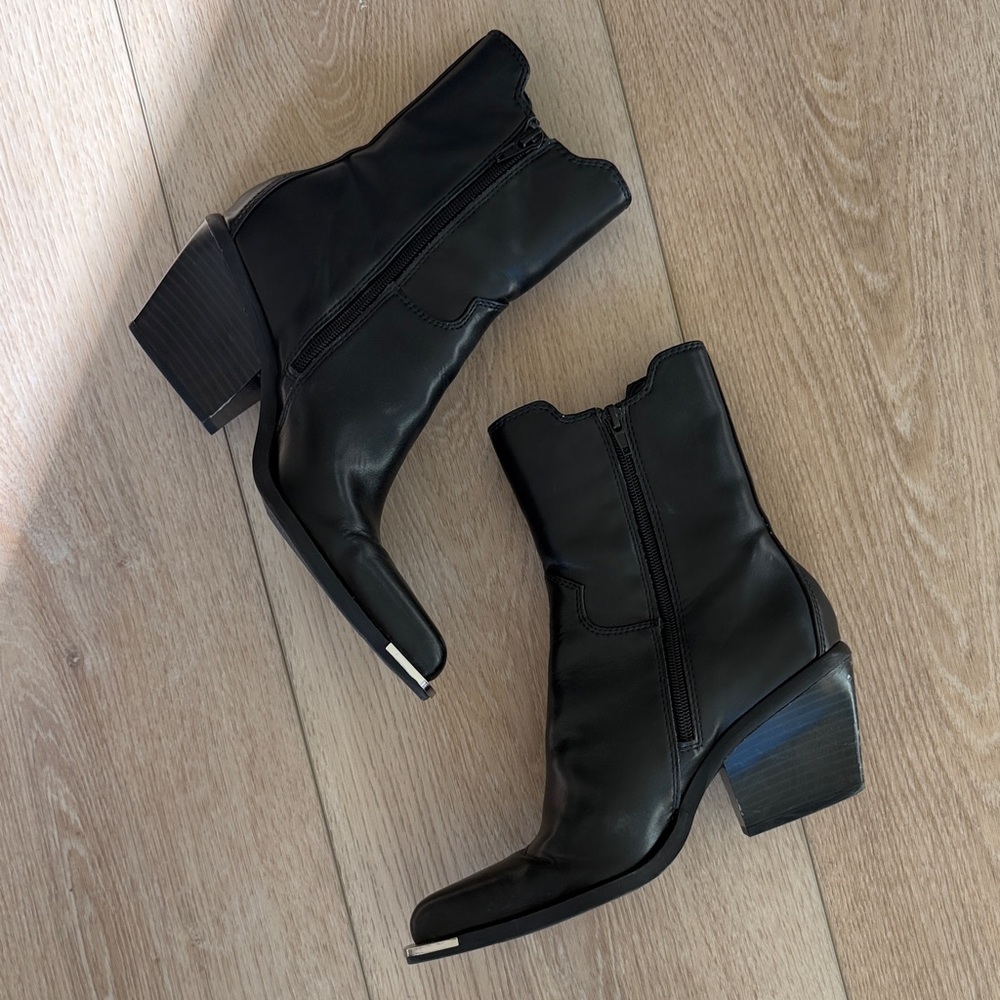 Elegant Black Heeled Boots